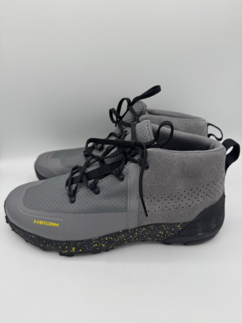 Under Armour Burnt River 2.0 Mid Hiking Boots Gray and Black Men's 8.5